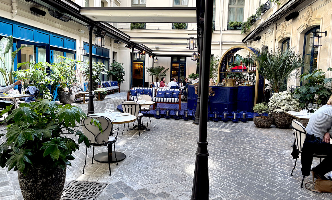 Cour terrasse du Delano Café