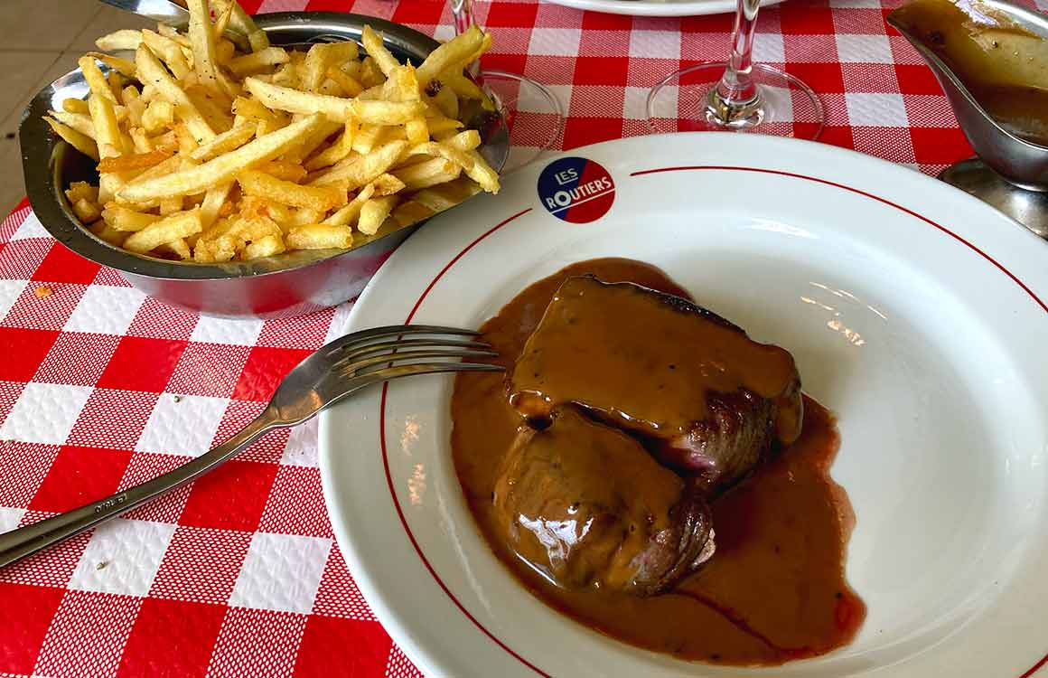 Restaurant Aux Bons Crus Routier filet au poivre et frites