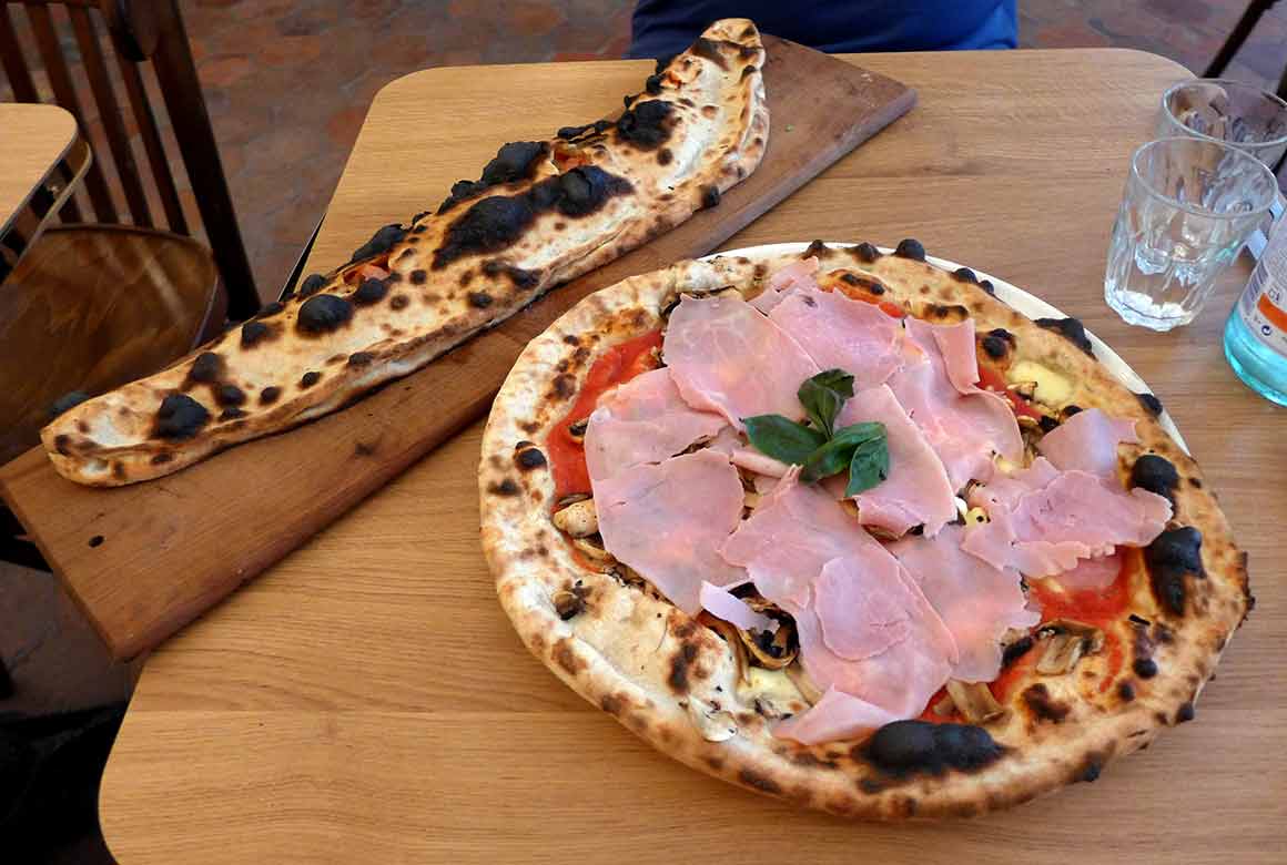 Restaurant Dai Dai, Pizza Margherita avec jambon blanc et champignons