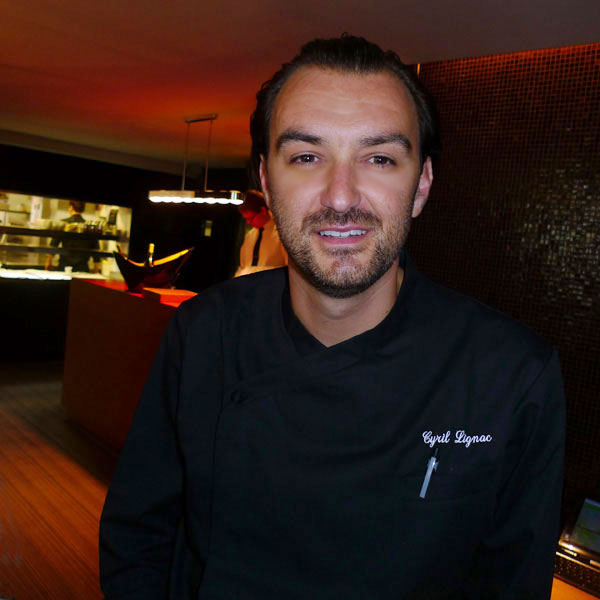 Cyril Lignac dans son restaurant