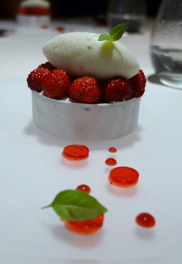 Restaurant Le Quinzième : fraises des bois avec meringue croquante