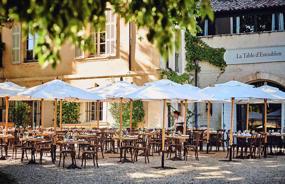 La table d'Estoublon la terrasse