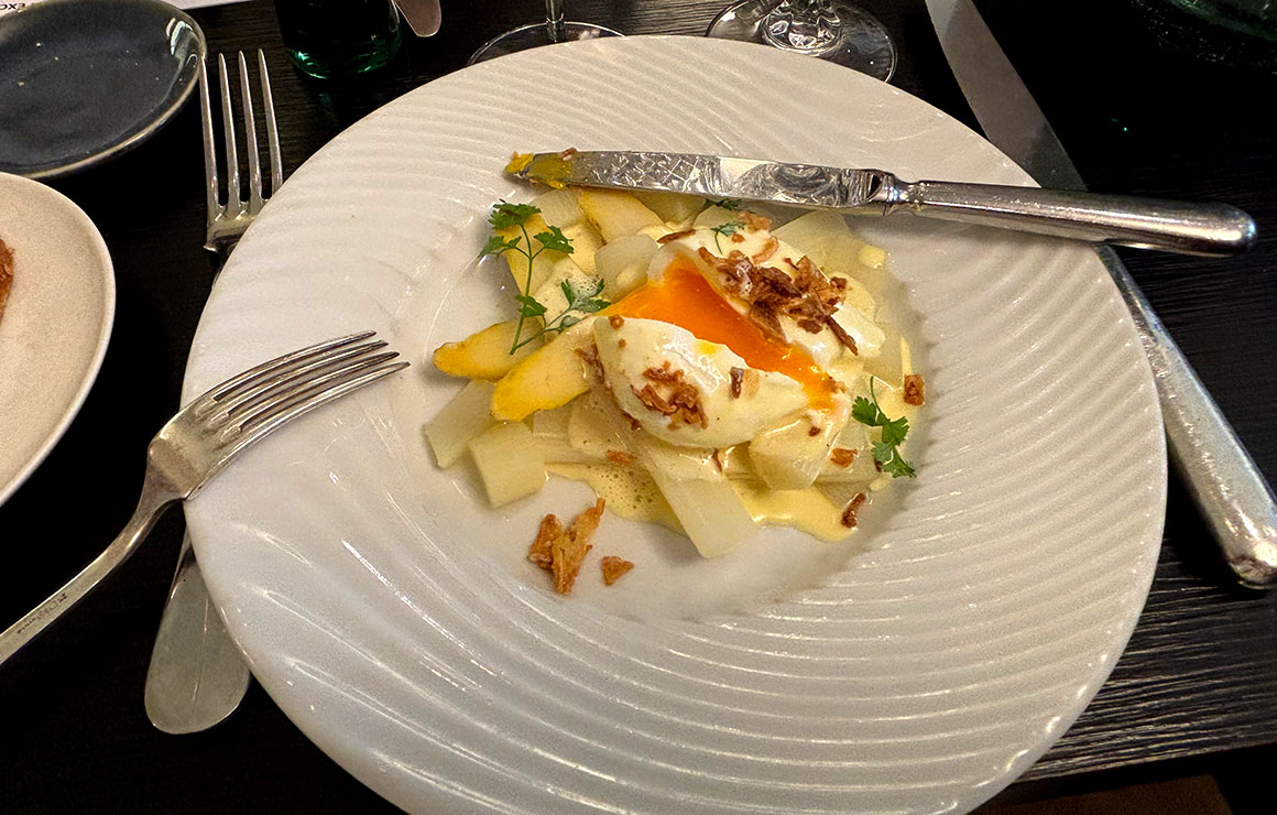 Asperges oeuf poché