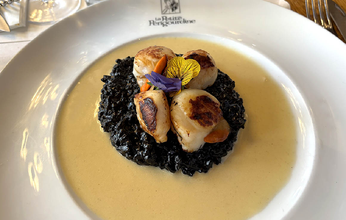 Saint-Jacques et risotto encre de seiche