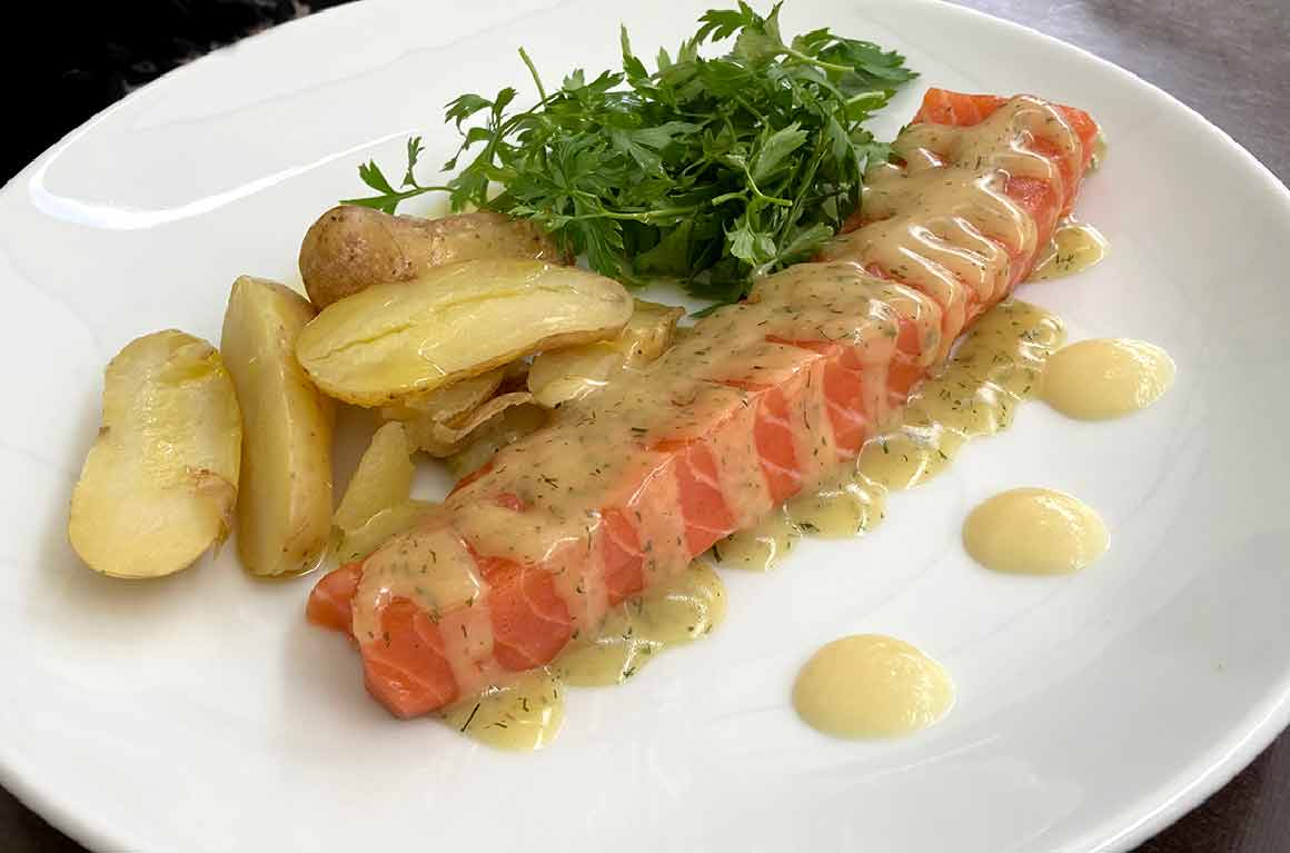 Restaurant Radioeat saumon gravlax cru mariné et pommes de terre
