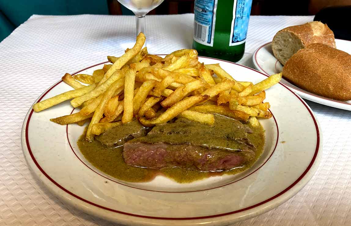 Restaurant Le Relais de Venise entrecôte avec sauce et frites