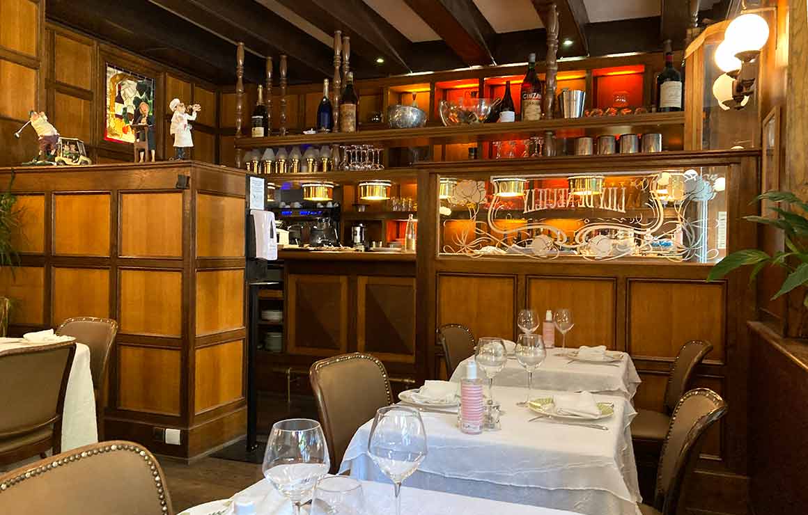 Lily de Neuilly, le bar