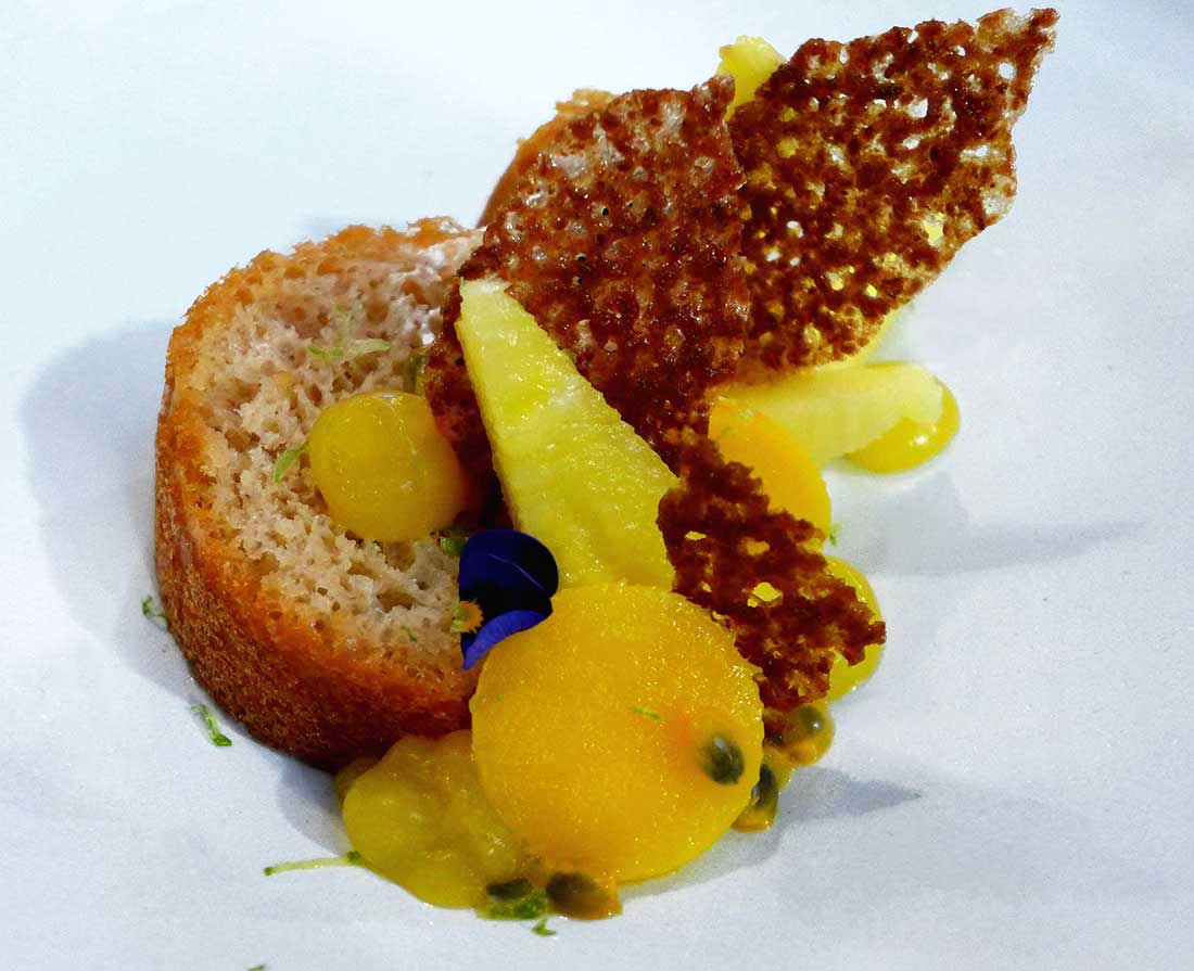 Restaurant AG LES HALLES, savarin aux fruits exotiques