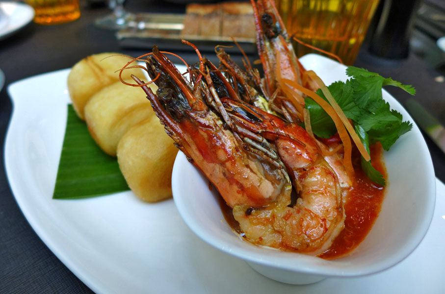 Restaurant A LA BAUHINIA, GAMBAS, pain bun «mantou» frit