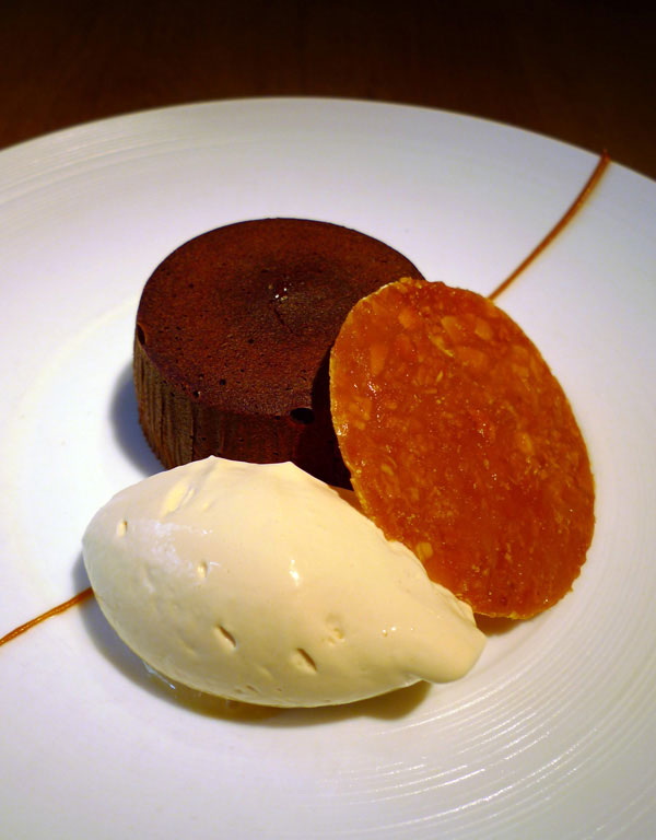 Restaurant A La Marguerite, mi-cuit au chocolat et nougatine