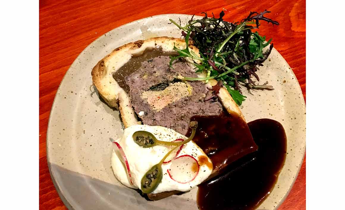 Bar Resto ANNA: Pâté en croute et sauce raifort