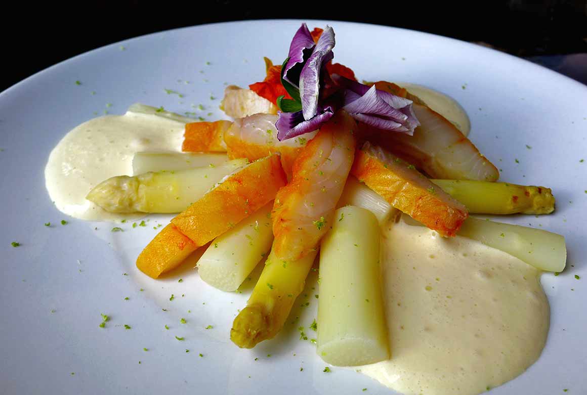 Restaurant AU PERE LAPIN : Asperges blanches avec émincé de haddock