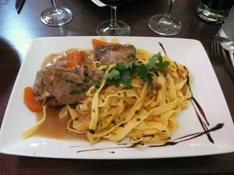 Restaurant Aux Petits Oignons, Le sauté de veau aux agrumes et tagliatelles fraiches