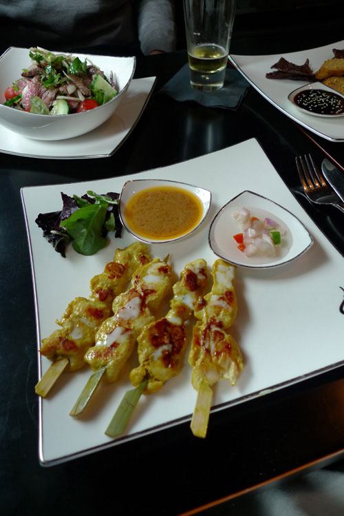 Restaurant Aux Trois Nagas, Les brochettes de poulet sauce satay