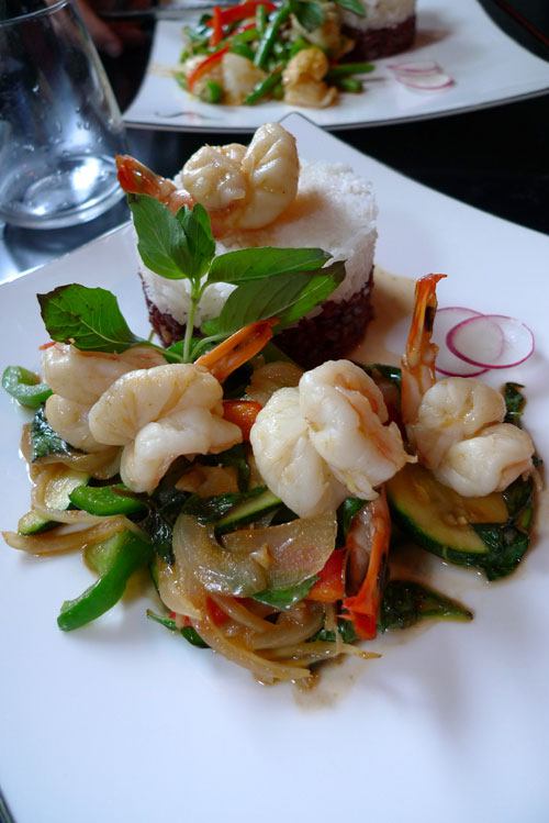 Restaurant Aux Trois Nagas, Les crevettes sautées au basilic 