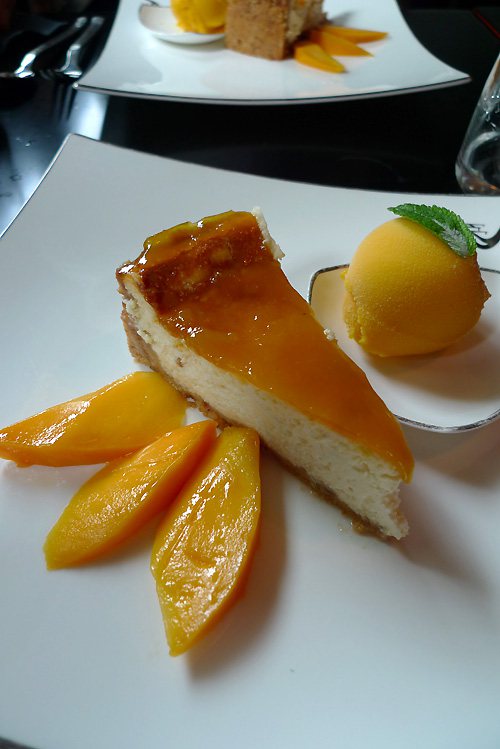 Restaurant Aux Trois Nagas, Le cheesecake citron gingembre et coulis fruit de la passion