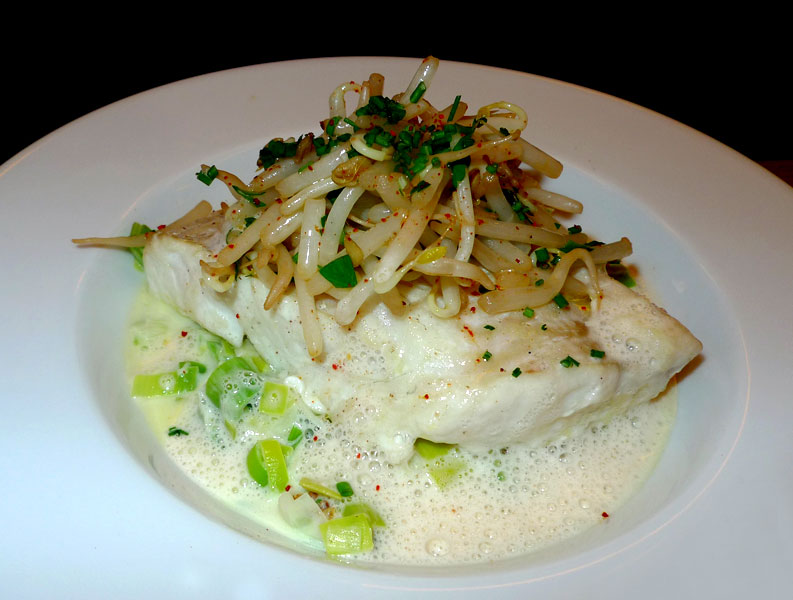 Bistro Urbain: Poisson du jour avec poireaux et soja