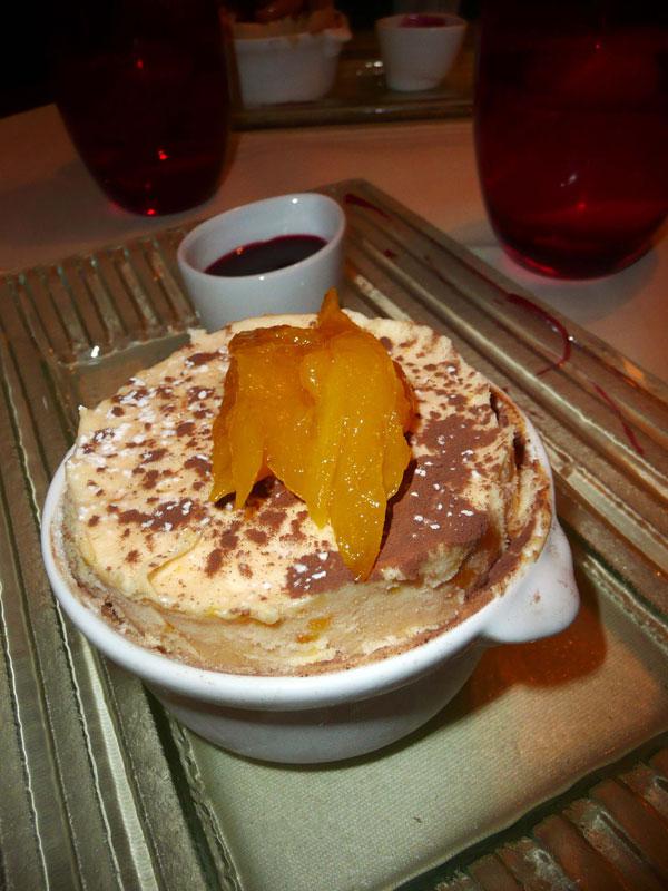 Bivouac Café, soufflé glacé à la mangue confite 