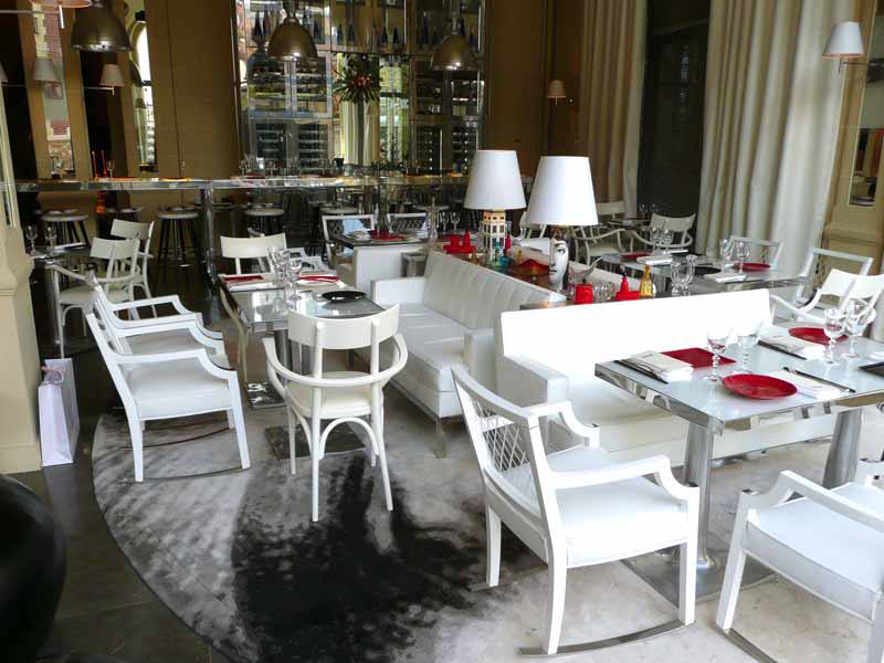 Restaurant Bon, La salle
