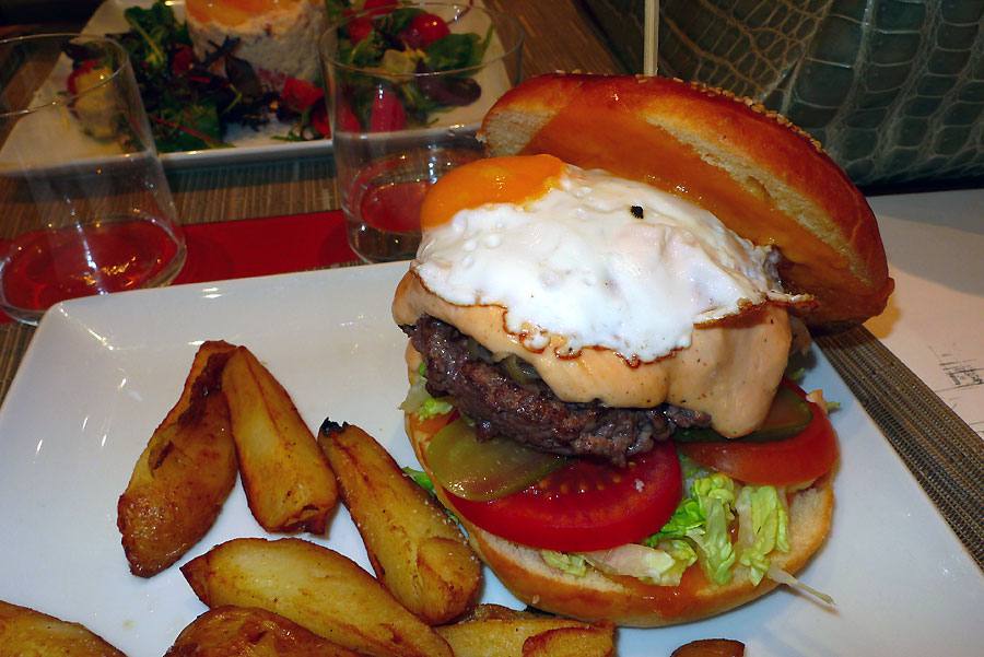 Bread & Roses, Big cheese Burger bread & roses avec oeuf à cheval