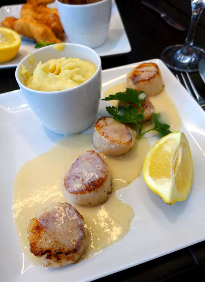 Restaurant Café des Ministères : Noix de Saint-Jacques rôties sauce au beurre blanc