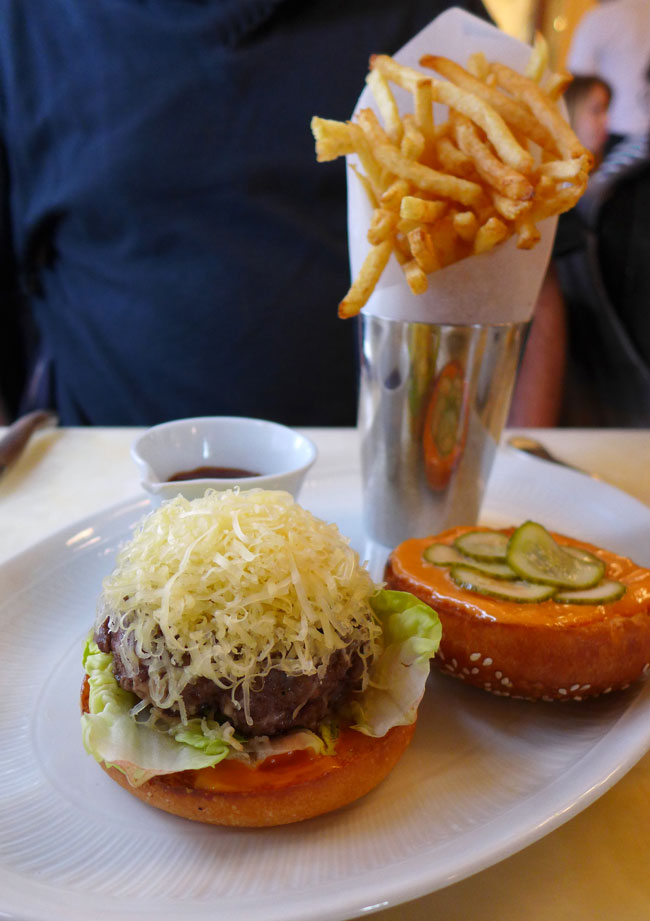 Restaurant CHARDENOUX : Burger du Chardenoux et frites maison