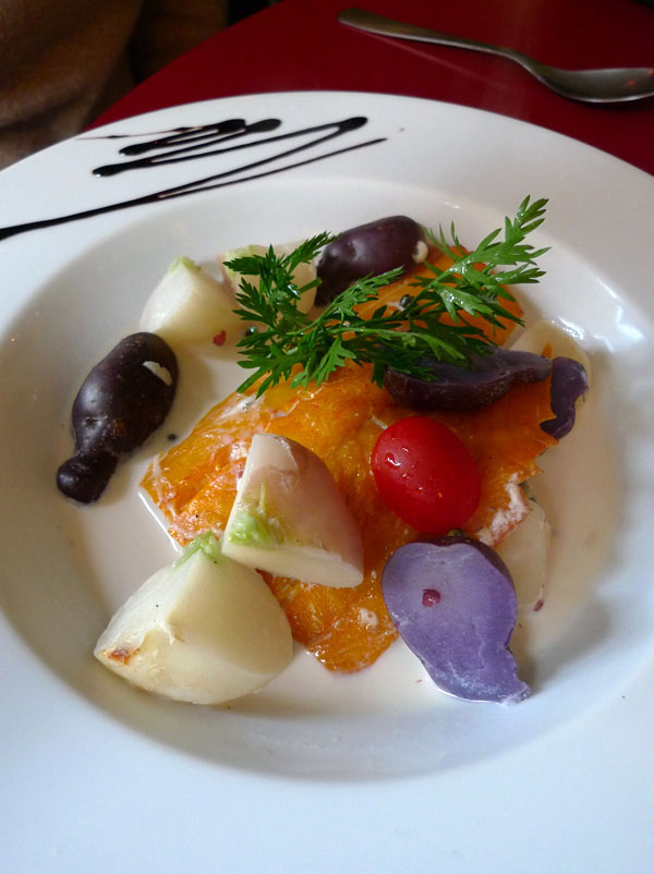 Bistrot Chéri Chérie, Haddock poché au lait poivré avec petits navets et pommes de terre vitelottes