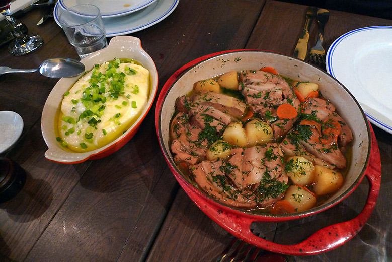 Restaurant Comme Chez Maman, La poitrine de veau braisée et un supplément de purée