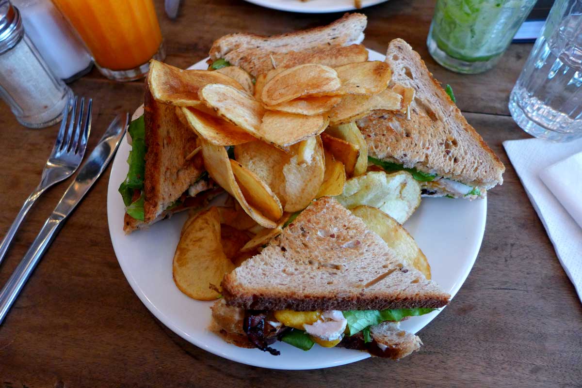 Restaurant COFFEE CLUB: Club Sandwich