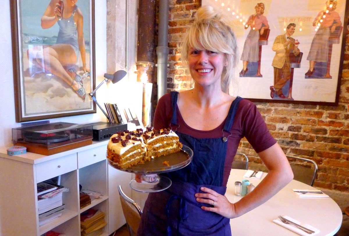 Restaurant COFFEE CLUB: Carrie Solomon et le Carrot Cake