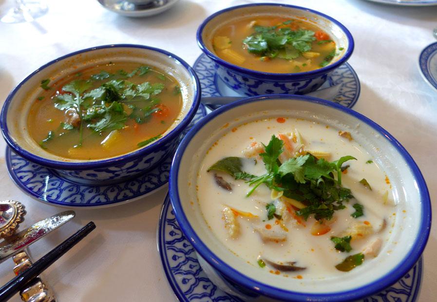 Restaurant CHEZ LY, Soupe de poulet au lait de coco et les potages
