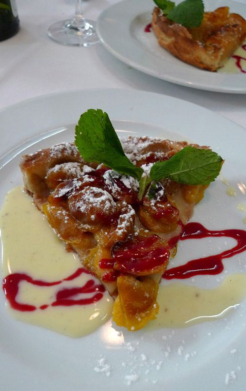 Restaurant Firmin Le Barbier, tarte mirabelles et dans le fond