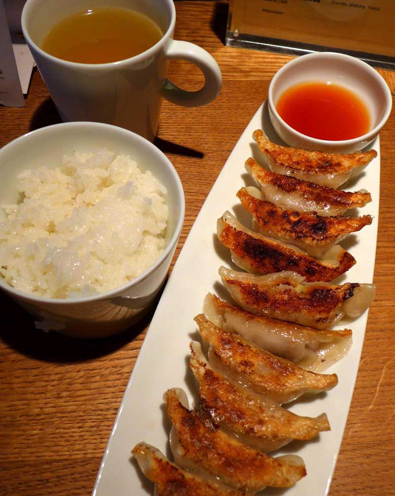 Gyoza Bar, assiette de gyoza riz blanc