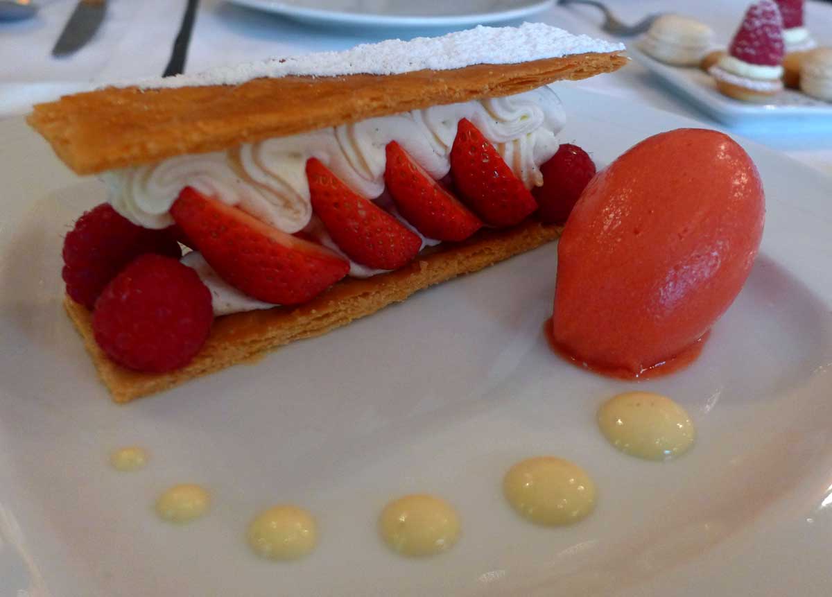 Restaurant La Fontaine Gaillon, millefeuille aux fraises Gariguettes