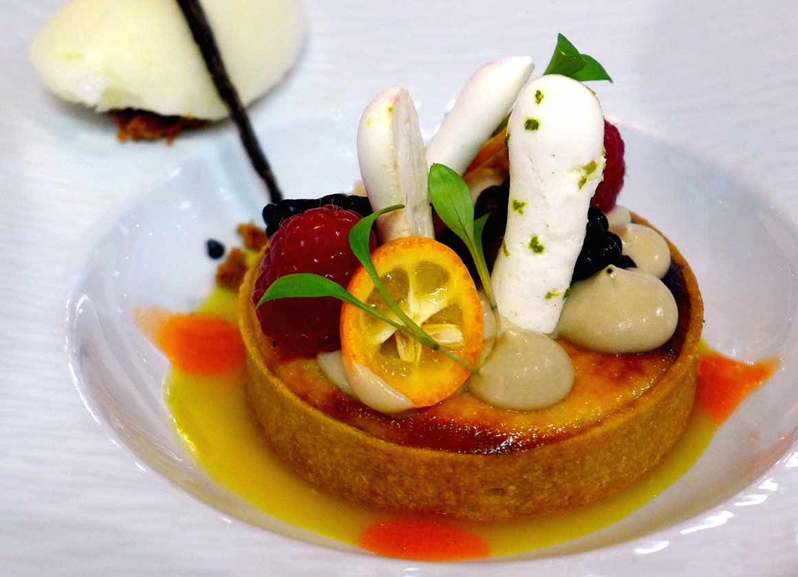 LA VILLA CORSE, Fiadone (fromage corse en tarte, mousse praliné, sorbet citron)