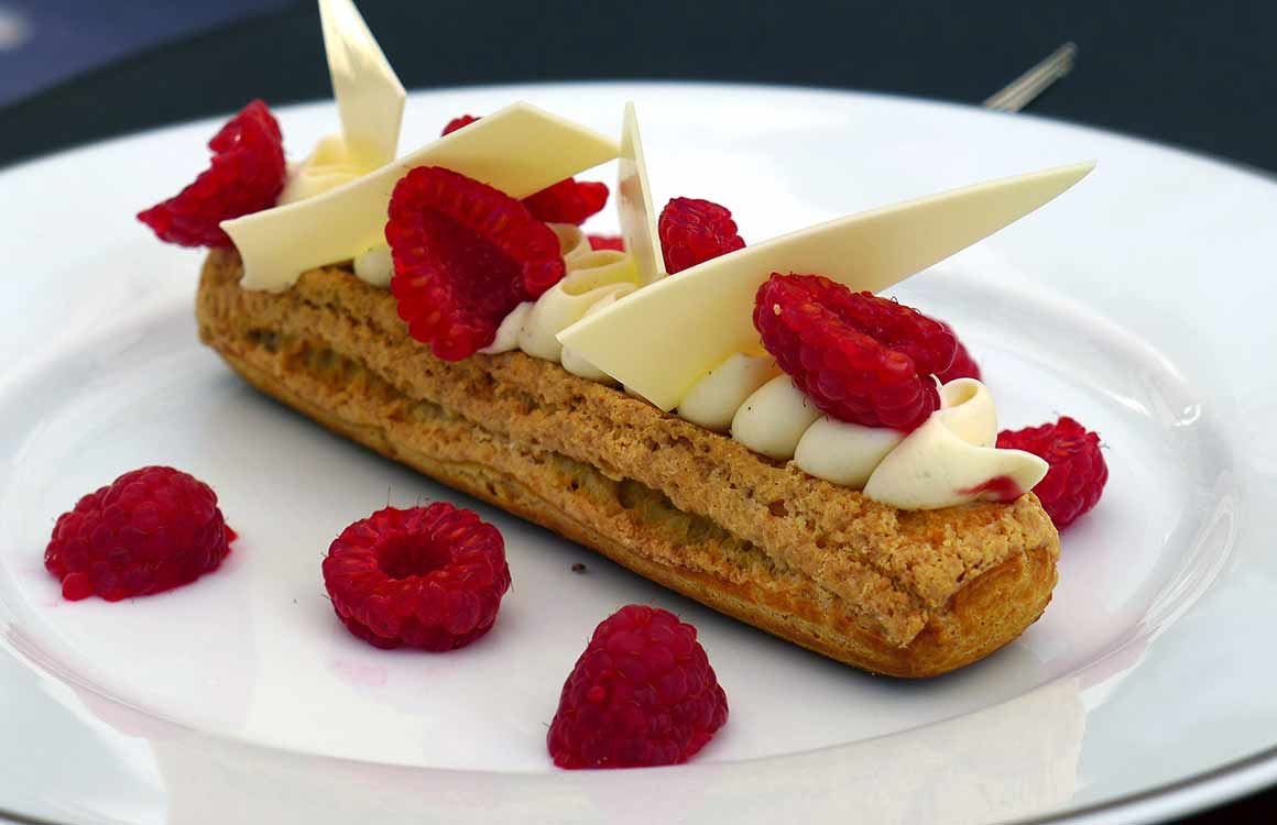 Restaurant 8 Iéna : Eclair aux framboises 