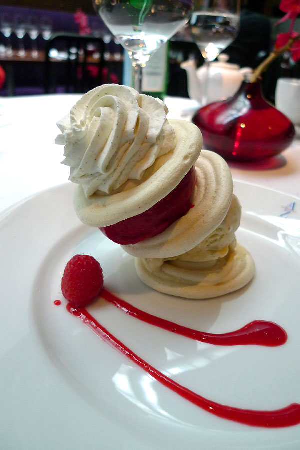  Restaurant  L'Alcazar, : Le Vacherin framboise 