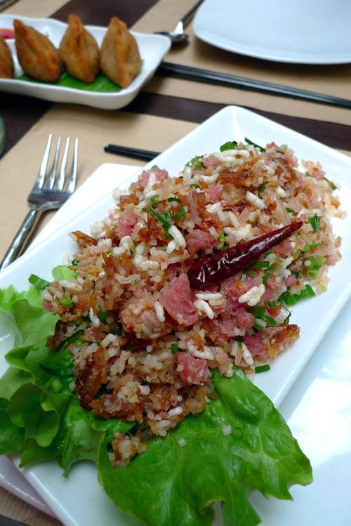 Restaurant Lao Lane Xang 2, salade de riz croustillant et viande de porc