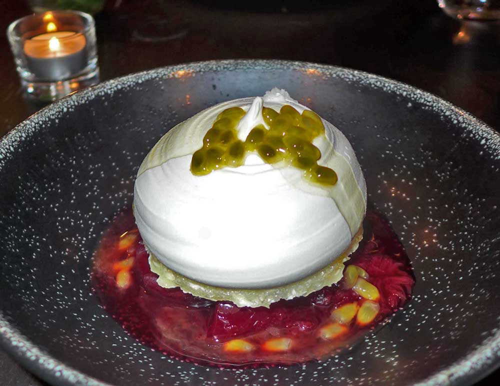 Restaurant Atelier des Artistes, pavlova aux prunes