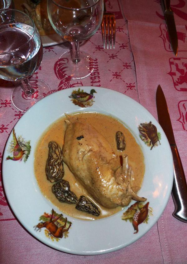 Auberge Bressane, poulet à la crème au vin jaune et morilles