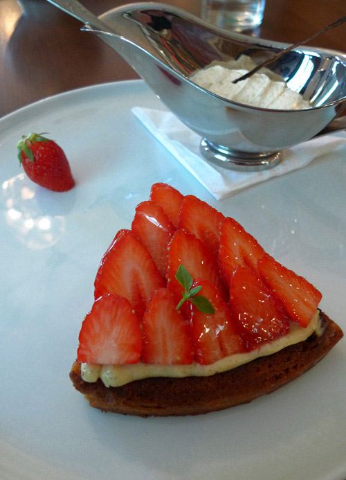 Restaurant L’Auberge du 15 : Tarte aux fraises et crème Chantilly
