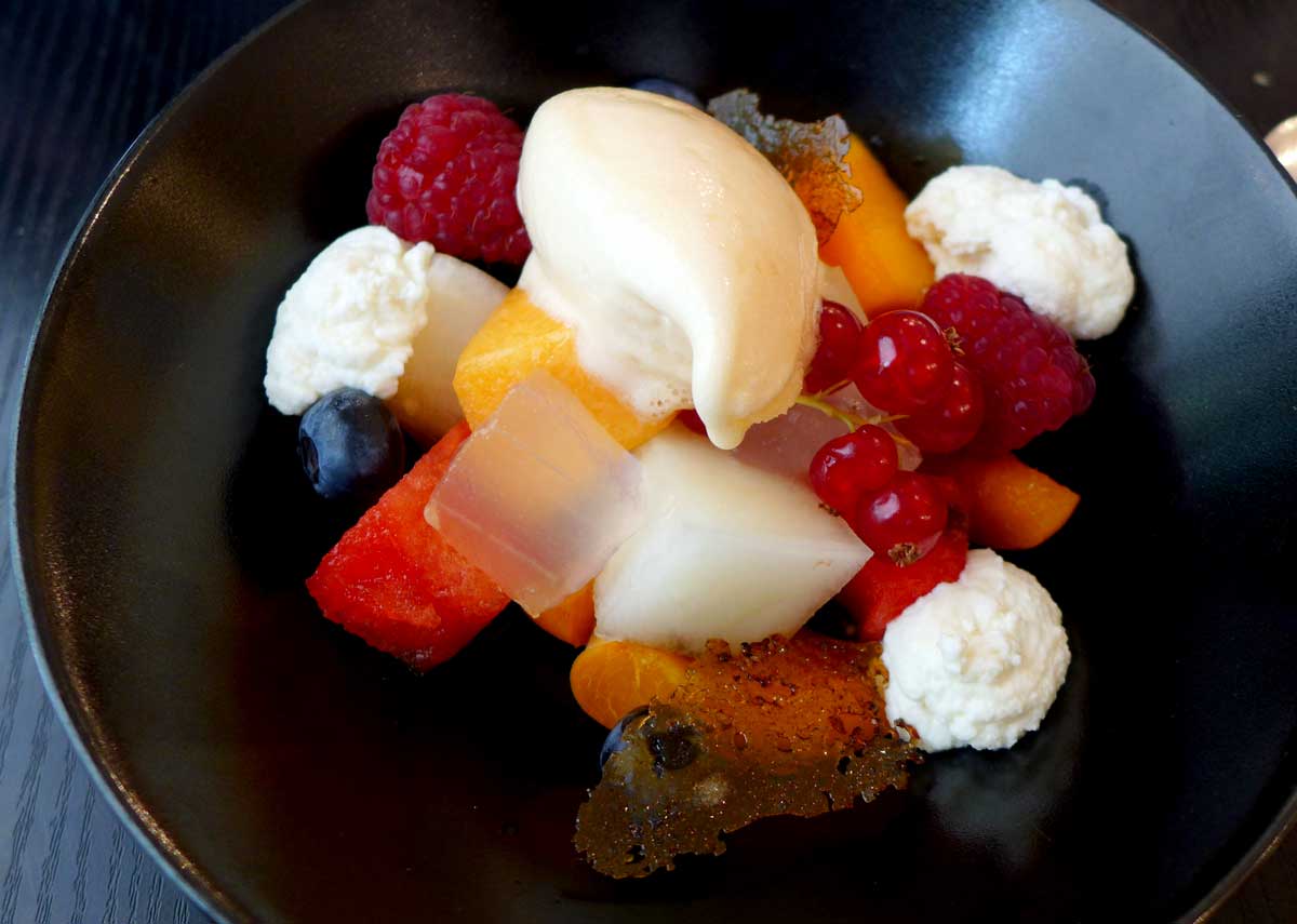 Restaurant LE BAT, Fruits frais avec brocciu Corse