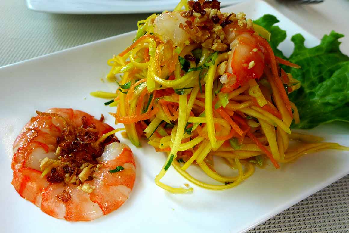 La Table du Vietnam, salade de mangue aux crevettes