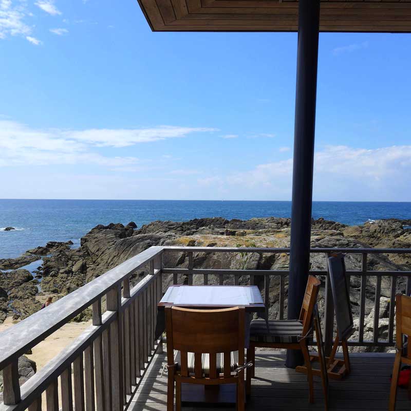 La terrasse avec vue sur l'océan 