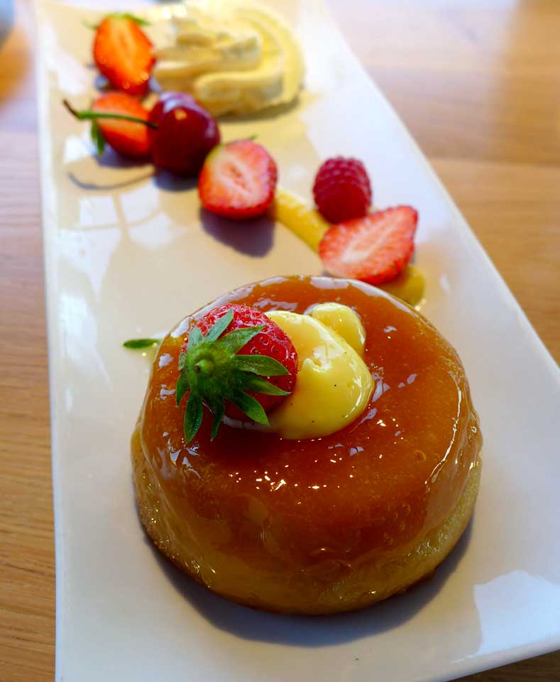 BISTROT DE L’OCEAN : Baba au rhum aux fruits de saison