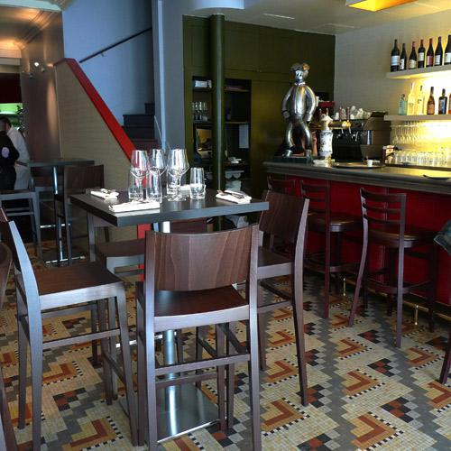 Restaurant Le Boudoir, Le bar et ses tables hautes  