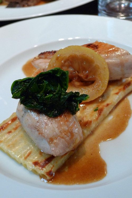 Restaurant Le Boudoir, filet de volaille fermière au citron de Menton avec un gratin