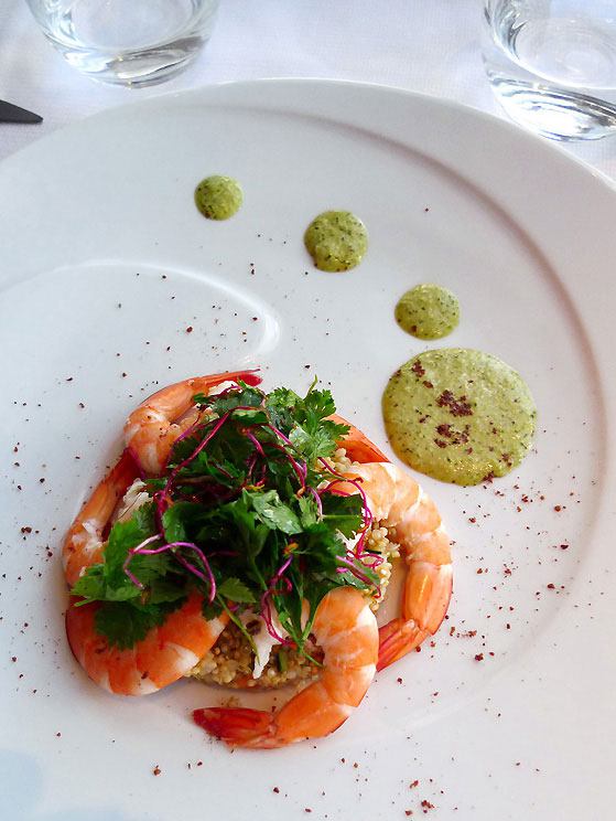 Restaurant Le Ciel de Paris, Les crevettes roses sur un lit de quinoa rafraîchi à la coriandre