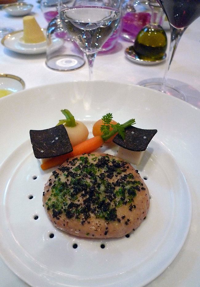 Restaurant Le Cinq : Foie gras de canard en pot au feu de légumes