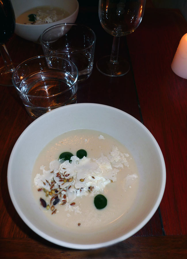 Restaurant Le Dauphin, velouté de chou fleur avec cresson et faisselle de chèvre